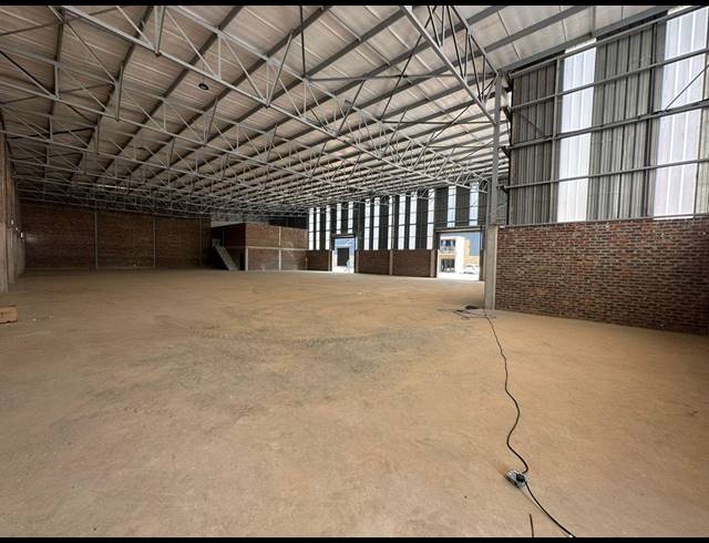1,300M² WAREHOUSE TO LET IN LANSERIA